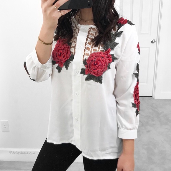 ❤️CLEARANCE❤️ white rose embroidered button up top - Picture 2 of 5
